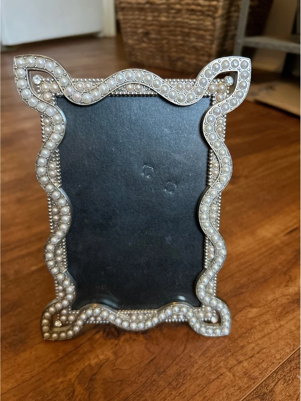 Azzure Home Pearl Embellished Decorative Photo Frame